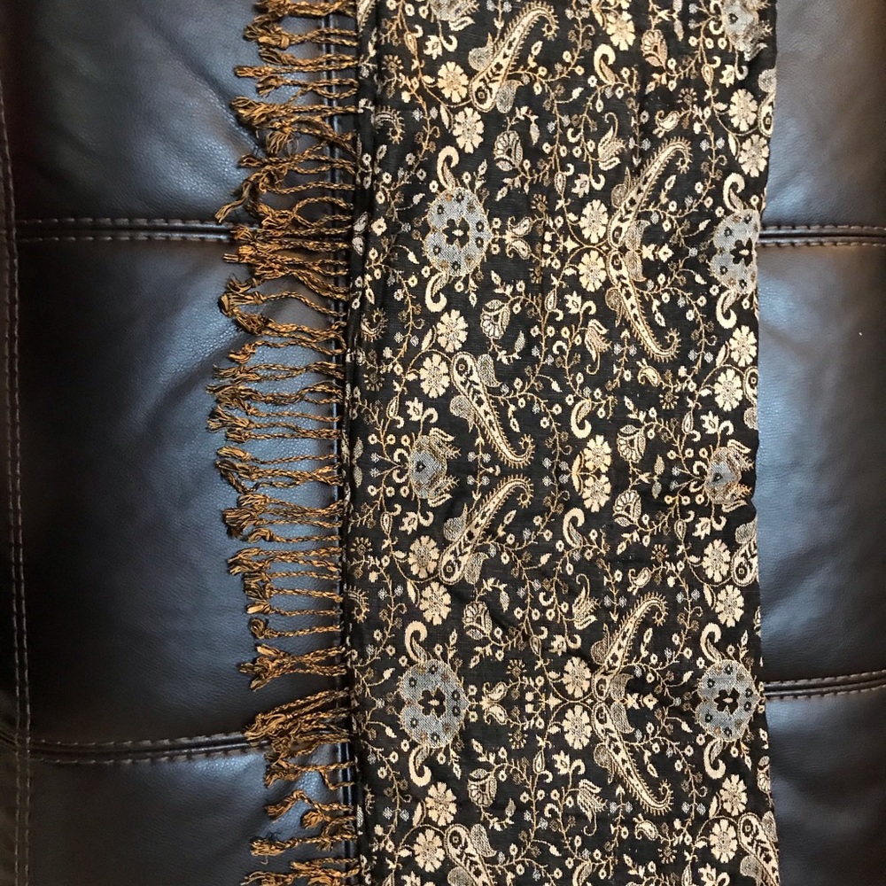 HOST PICK 10/15🎈Gorgeous Scarf - Picture 3 of 8